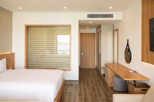 Deluxe Twin Room with Sea View image 7