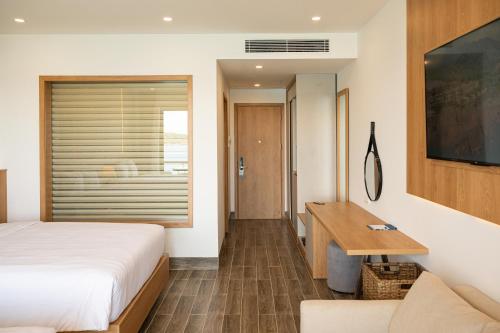 Deluxe Twin Room with Sea View image 9