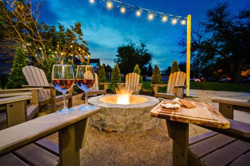 Cedar Point, Kalahari, Sports Force, Hot tub, Fire pit, EV, Pets, Beach, Fireplace, Park in Huron