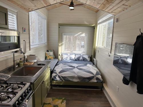 Tiny Home at Bear Mountain -Only 25 Min from Anchorage, Great Central location-Cute & Comfortable, Anchorage (foto 2)