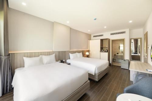Twin Room with Garden View image 7