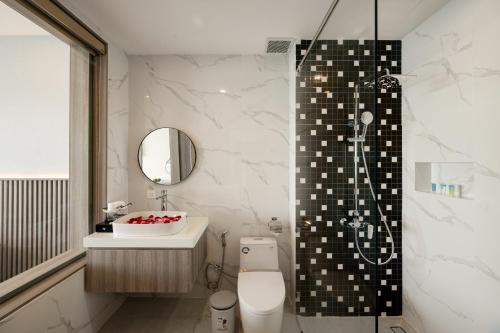 Deluxe Double Room with Sea View image 9