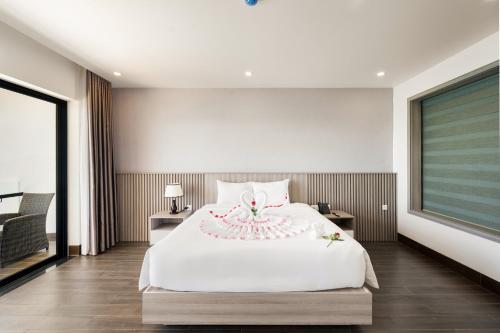 Deluxe Double Room with Sea View image 6