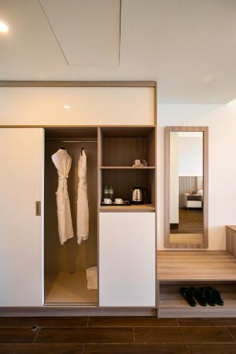 Deluxe Double Room with Sea View image 1