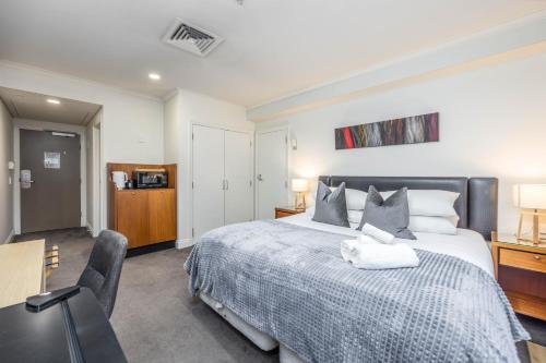 Highrise studio apartment w/ AC, Pool & Gym in Auckland CBD, Окленд (фото 10)