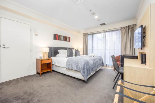 Highrise studio apartment w/ AC, Pool & Gym in Auckland CBD, Окленд (фото 9)