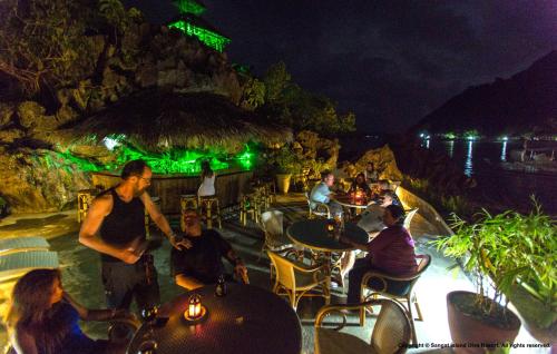 Bar/lounge, Sangat Island Dive Resort in Coron