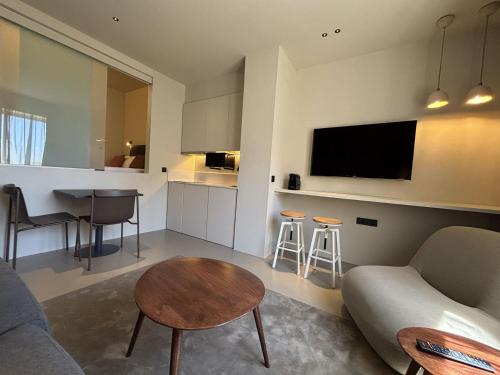 One-Bedroom Superior Apartment image 10