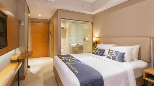 Yellow Star Hotel Gejayan Room Type - Superior Queen Room