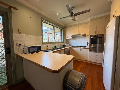 مطبخ, Private Rooms in Bentleigh 1 min to Train Station, Cafes and close to Monash Uni in ساوث ايست