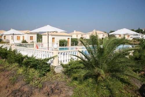  Navarone Beach Apartments, Unterkunft in Petrochori