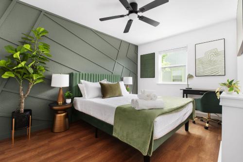 Stylish 2BR Oasis with Private Patio - Sleeps 8