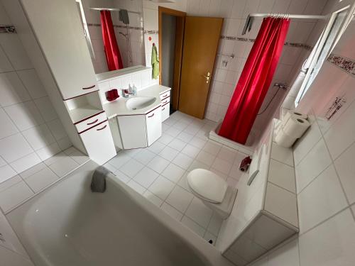 حمام, Preiswerte Unterkunft nähe Basel (Preiswerte Unterkunft nahe Basel) in Lausen