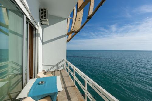 Double or twin room, sea view
