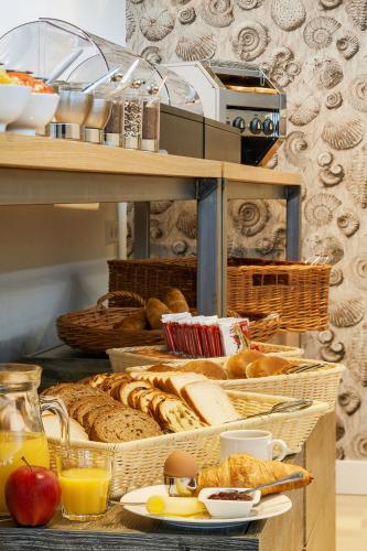 Beach Hotel I Kloeg Collection - image 3