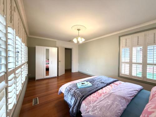 Private Rooms in Bentleigh 1 min to Train Station, Cafes and close to Monash Uni in ساوث ايست