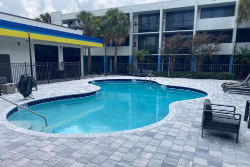 Days Inn & Suites by Wyndham Orlando Airport in Orlando, USA