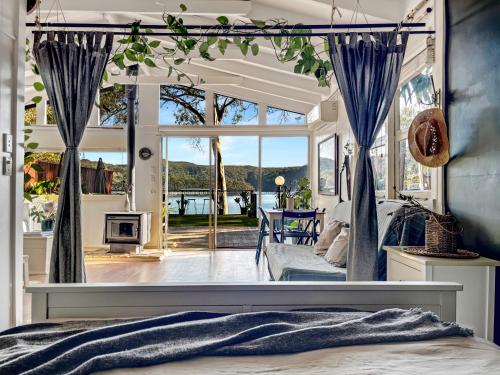 The Sea Shanty - on Pittwater - Fishermans Cottage - Private Jetty and Beach