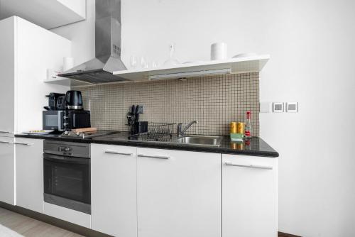 Silkhaus Vacation Homes modern studio in Liberty House - image 2