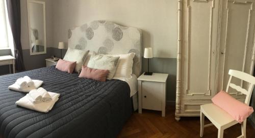 Double Room with Private External Bathroom image 3