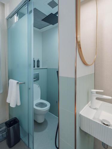 room detail thumbnail 2