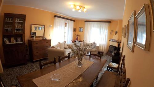 Jagatud salong / TV-ala, B&B Il Casale delle Pianacce in Castiglione di Garfagnana