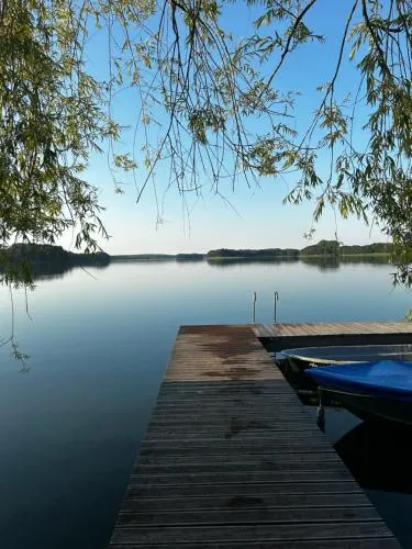 Blaues Haus Plätlinsee in Wustrow, Deutschland