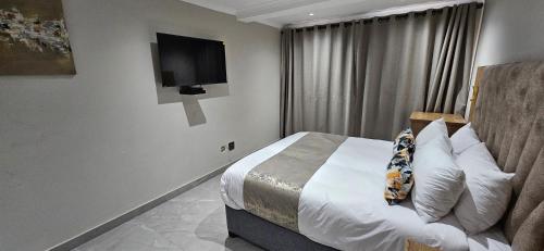 Standard Queen Room image 8