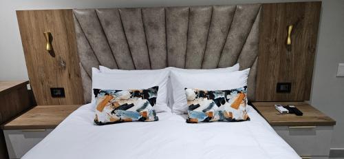 Standard Queen Room image 7