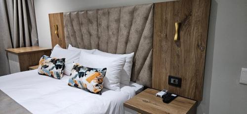 Standard Queen Room image 3