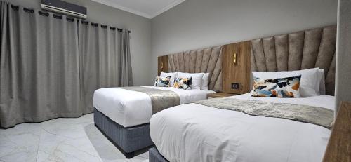 Deluxe Triple Room image 10