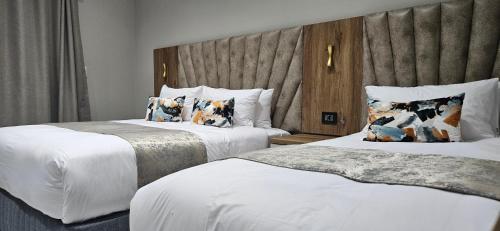 Deluxe Triple Room image 9