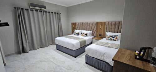 Deluxe Triple Room image 7