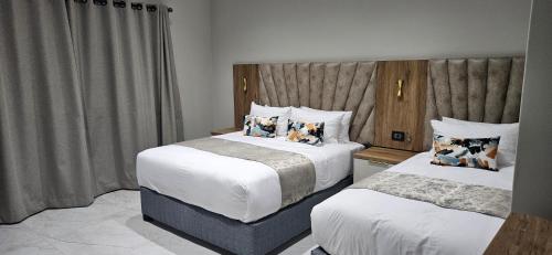 Deluxe Triple Room image 6
