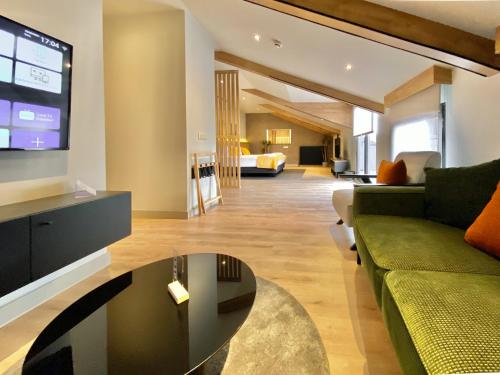 room detail thumbnail 0