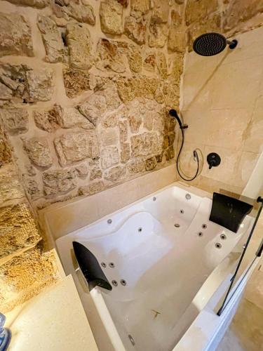 Nov Antique - AKKO in 阿卡