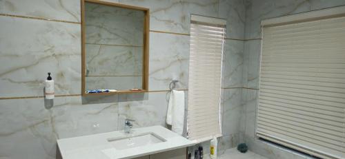 Deluxe Family Suite image 5