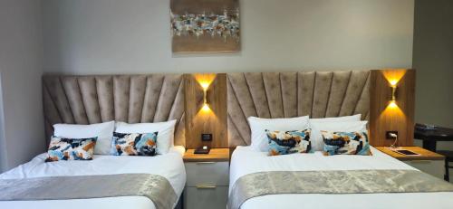Deluxe Family Suite image 3