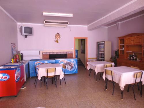 Étterem, Hostal Roca in Fayon