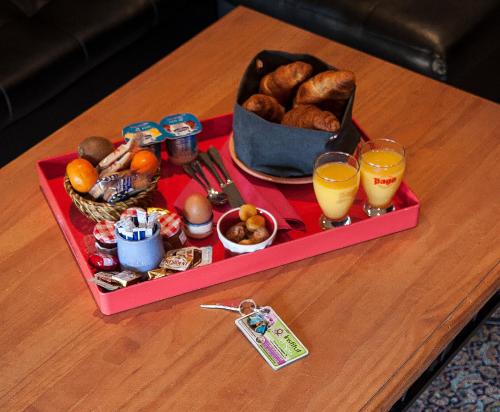 Hotel et Spa Le Lion d'Or Room Type - Baldaquin Duplex