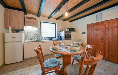 Kitchen, Gorgeous Home In Bjelovar in Leticani