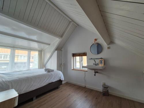  cottage near the beach in the center. in Noordwijk