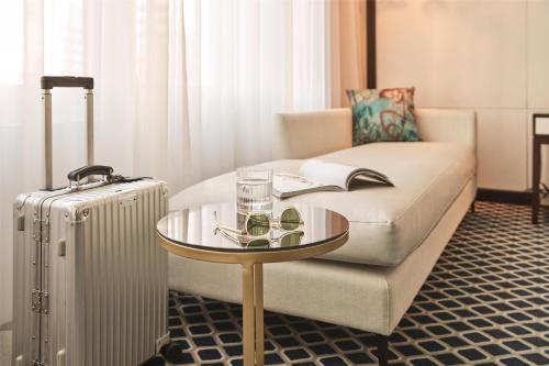 Suite with City View image 3