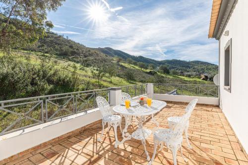 Villa Serena-gorgeous Rural Family Villa & Pool in Santa Catarina