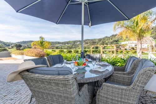 Villa Serena-gorgeous Rural Family Villa & Pool in Santa Catarina