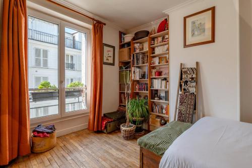 Apartment in the heart of Paris - image 11
