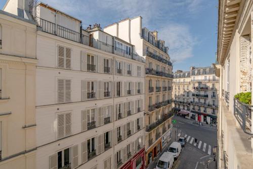 Apartment in the heart of Paris - image 4