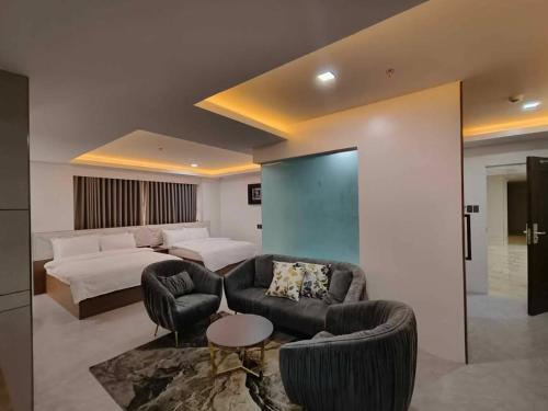 Skyluxe Hotel