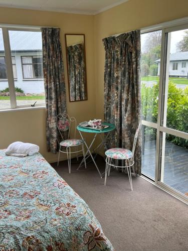 Green Hayes Estate Rentals - Green Hayes Cabin in Temuka