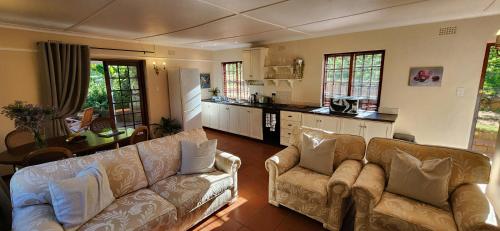 Konyha, Sunkiss Cottage on Mount Joy Farm in Kylemore